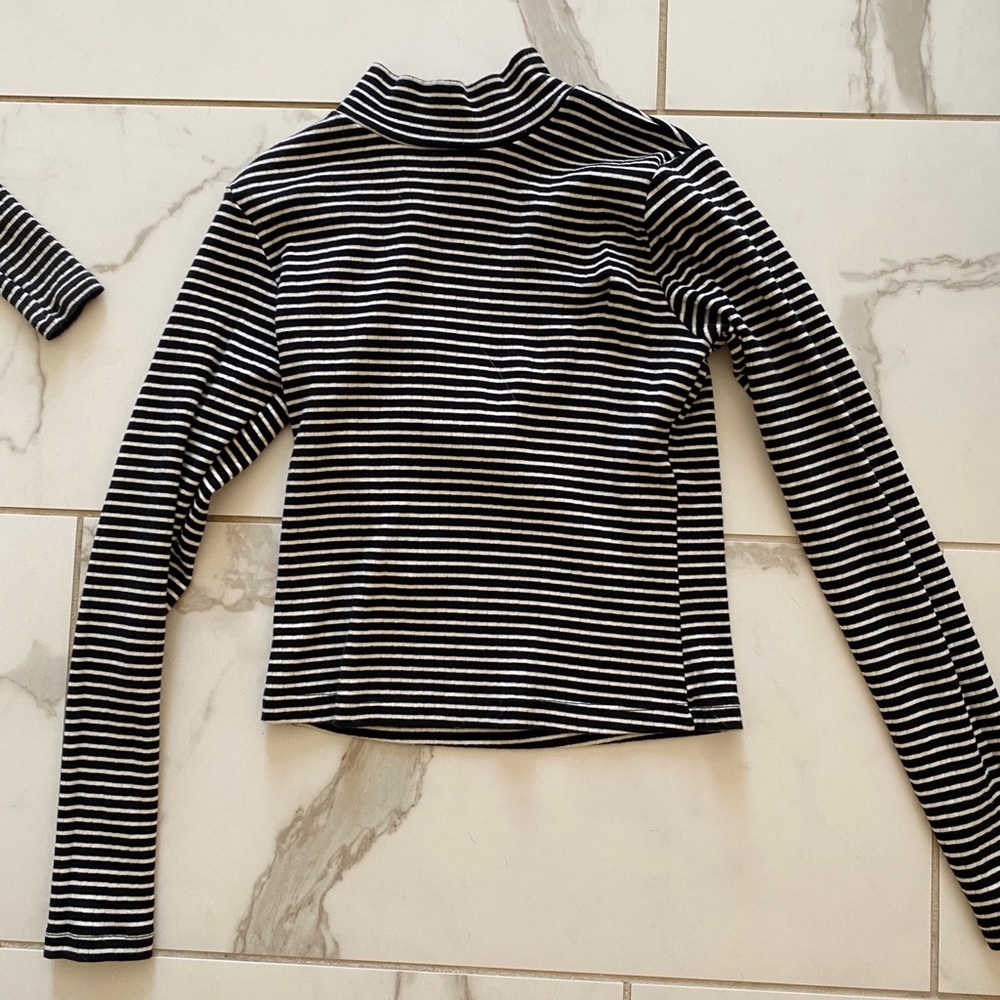 Turtle neck fitted long sleeve